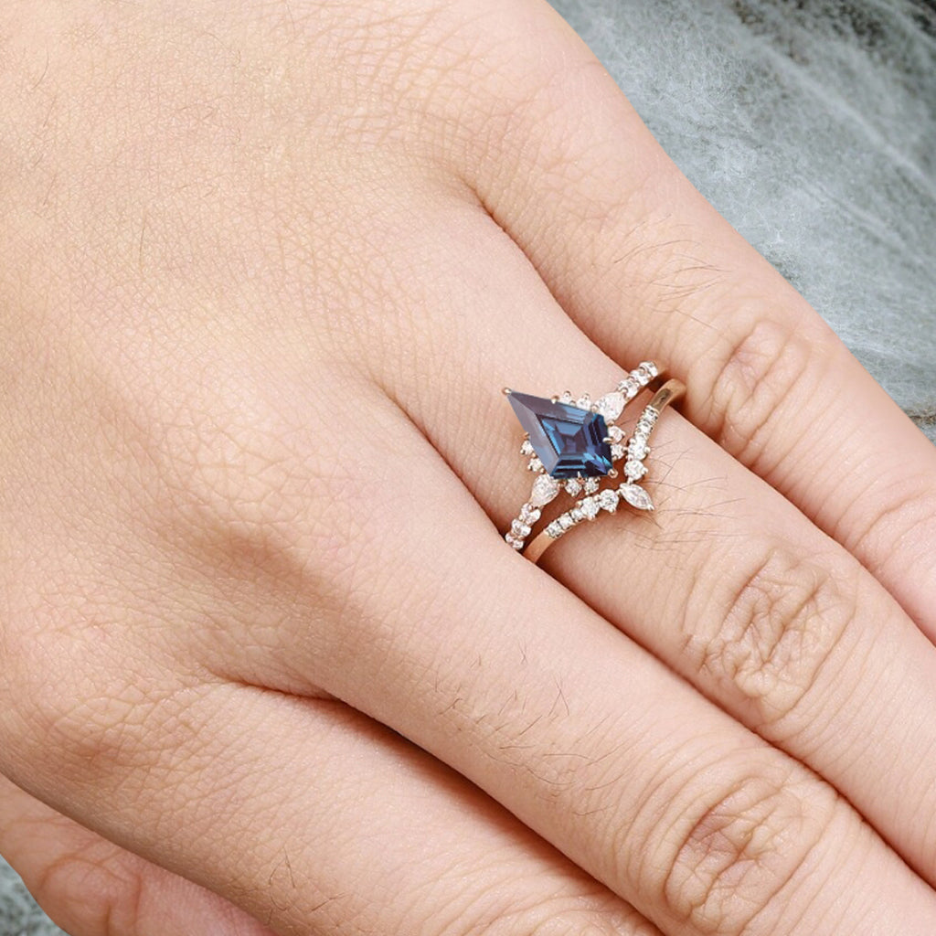 Bague de fiançailles vintage ovale en pierre de lune, bague de promesse unique en opale et moissanite
