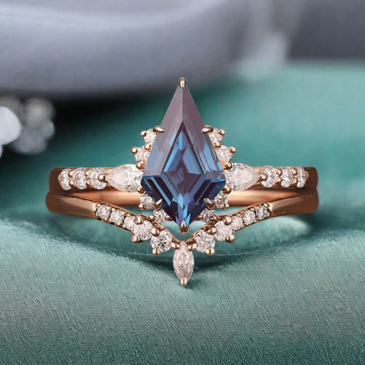 Unique Kite Cut Alexandrite Engagement Ring Set Vintage Solid Gold Diamond Ring Set Women Bridal Promise Wedding Ring Set Anniversary Gift